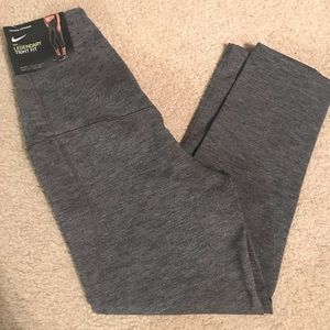 Nike Legendary Tight Fit Capris XS
